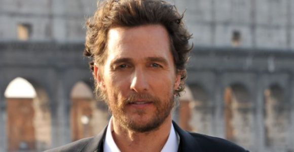 Il sort du coma et se prend pour Matthew McConaughey 