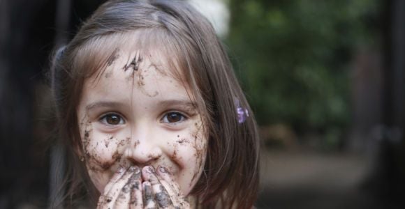 15 trucs franchement dégueus qu’on faisait quand on était petits