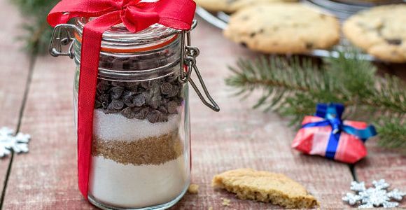 Kit à cookies en mason jar et autres tutos de bocaux gourmands pour Noël