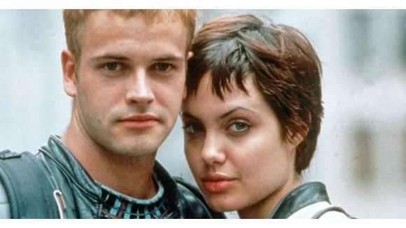 Angelina Jolie : des photos topless à l'âge de 19 ans refont surface