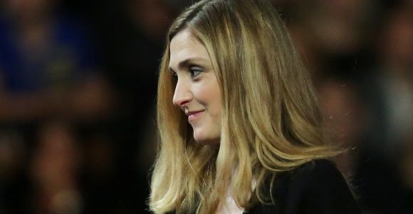 Julie Gayet : des voitures banalisées pour la conduire à l'Élysée