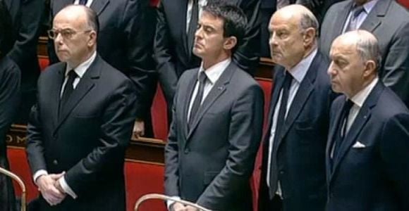 Attentats : l'hommage émouvant de l'Assemblée Nationale (vidéo)