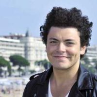 Kev Adams : un humoriste avec le cœur sur la main