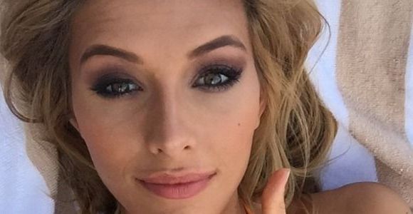 Camille Cerf : Miss France très sexy en bikini