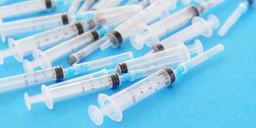 Exit l'acide hyaluronique pour augmenter ses seins