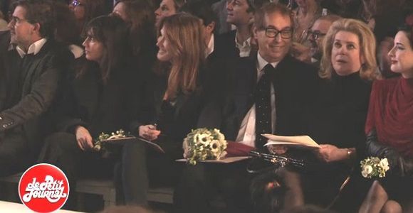 Quand Carla Bruni, survoltée à la Fashion Week, exaspère Catherine Deneuve (Vidéo)