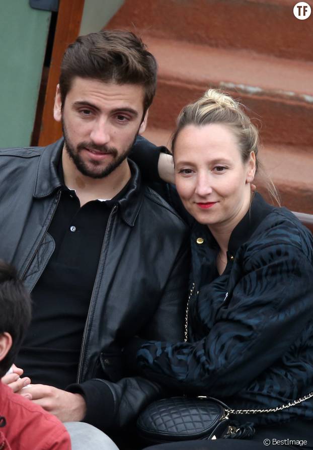 Audrey Lamy et son compagnon Thomas aux Internationaux de France de tennis de Roland Garros à Paris le 1er juin 2014. 
