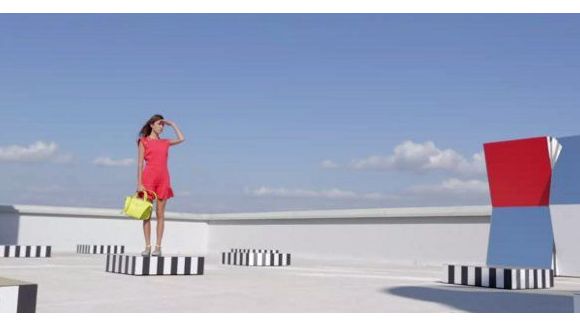 Longchamp printemps 2015 : une collection sporty chic présentée par Alexa Chung