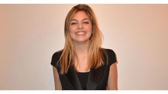 Louane Emera est-elle en couple ou célibataire ?