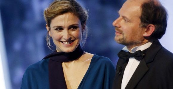 César 2015 : un moment gênant pour Julie Gayet – vidéo