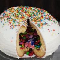 Piñata cake : recettes et astuces pour faire un  gâteau surprise avec cœur de bonbons