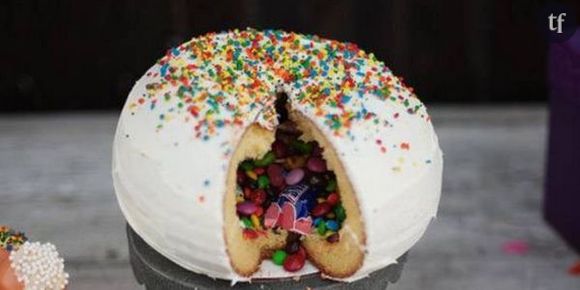 Piñata cake : recettes et astuces pour faire un  gâteau surprise avec cœur de bonbons