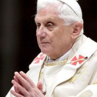 Le Pape accusé de "crime contre l'humanité"