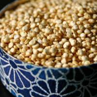 Pilaf de quinoa rouge et bianc aux légumes verts