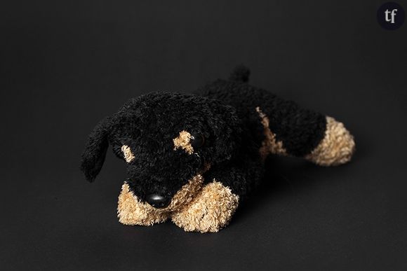 Too Much Love : chien en peluche avant