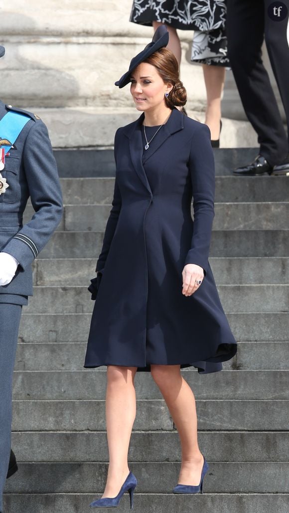 Kate Middleton sur les marches de la cathédrale Saint-Paul de Londres le vendredi 13 mars 2015.