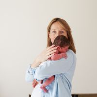 Une photographe immortalise les mamans et leur bébé "le jour d'après"