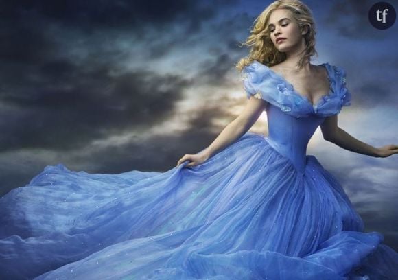 Lily James dans Cendrillon