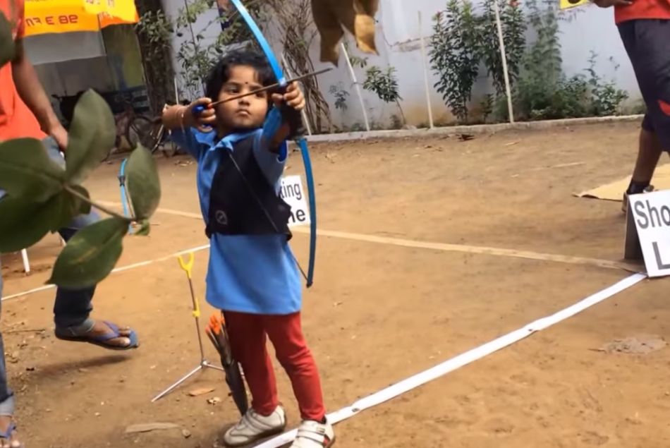 Dolly Shivani Cherukuri, la petite championne indienne du tir à l'arc