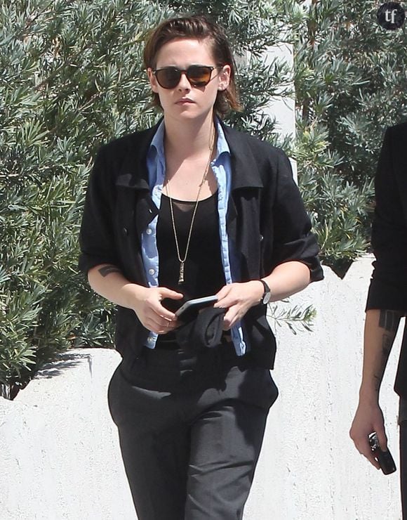 Kristen Stewart se promène avec sa petite amie Alicia Cargile dans les rues de West Hollywood, le 28 mars 2015 