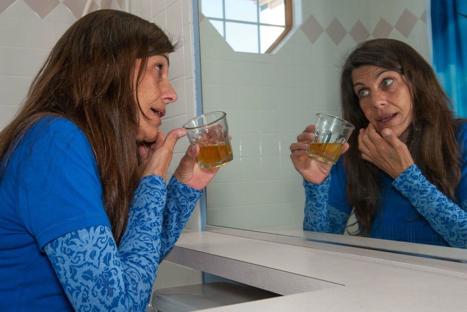 L'urine possède des propriétés bénéfiques pour la santé. De plus en plus de femmes l'utilisent dans le cadre d'une urinothérapie.