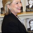 Hillary Clinton dédicace son livre "Hard Choices" à Los Angeles le 19 juin 2014.