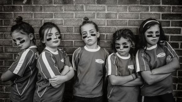 La force est la nouvelle beauté : une maman photographie ses filles pour le prouver