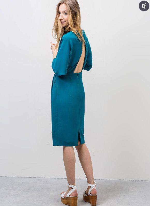 Robe bleue à manches longues ouverte dans le dos Uterqüe