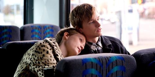 Gus Van Sant dirige Mia Wasikowska et Henry Hopper dans « Restless » 