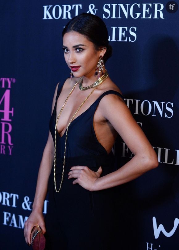 SHAY MITCHELL - Tapis rouge du " 10th Annual Pink Park " à Santa Monica Le 18 Octobre 2014 