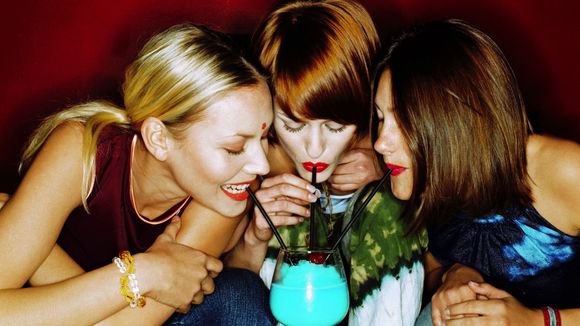 Pourquoi les femmes diplômées boivent-elles plus que les autres ?