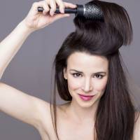 6 astuces magiques pour donner du volume à vos cheveux plats