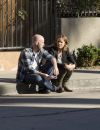 Le directeur Dave Erickson et l'actrice Kim Dickens sur le plateau de "Fear the Walking Dead"