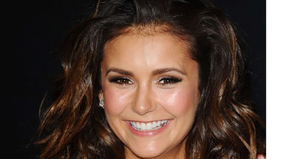 Nina Dobrev : ces photos avec Austin Stowell prouvent-elles qu'ils sont en couple ?