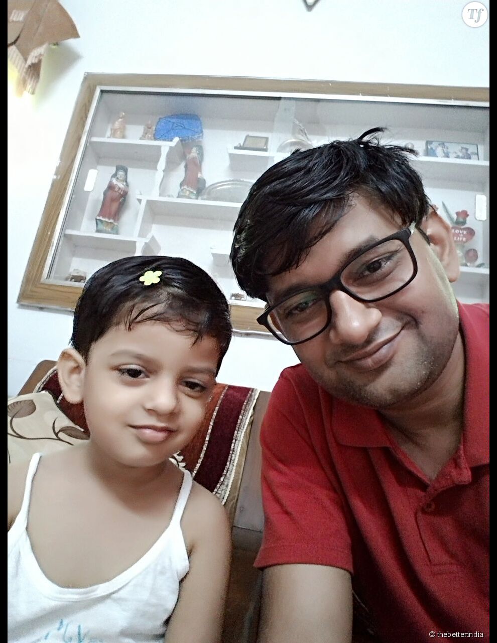 Des parents postent des selfies avec leur fille en Inde.