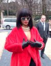  Février 2014 : Pour le défilé Dior, Rihanna avait opté pour une fourrure rouge. Ce n'est pas tant la tenue qui est provoc que... son odeur ! D'après un tweet du célèbre journaliste Loic Prigent, quelqu'un dans l'assistance aurait déclaré : "J'étais à côté de Rihanna chez Dior, sa fourrure était imprégnée de l'odeur de weed. J'étais high à la fin du défilé." 