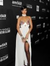 Juin 2014 : Sexy et Rihanna, synonyme ? C'est à se demander dans cette robe originale et caliente de chez Tom Ford. 