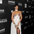  Juin 2014 : Sexy et Rihanna, synonyme ? C'est à se demander dans cette robe originale et caliente de chez Tom Ford. 