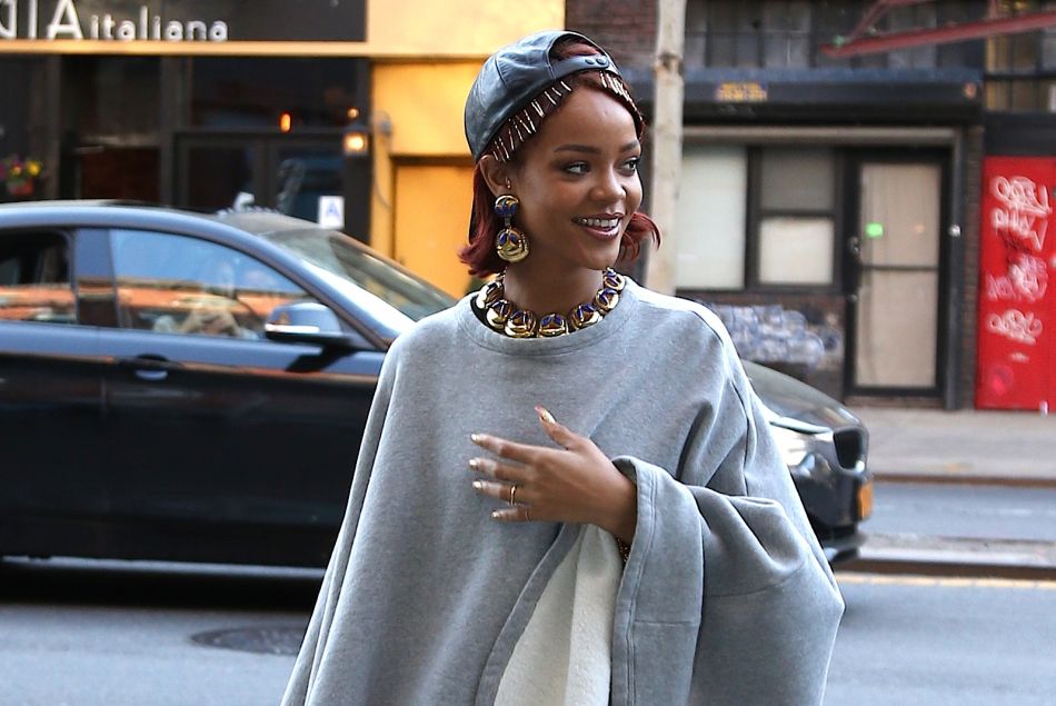 Rihanna se promène dans les rues de New York le 6 mai 2015. 