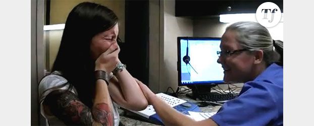 L'émotion d'une femme qui entend sa voix pour la 1ère fois – Vidéo