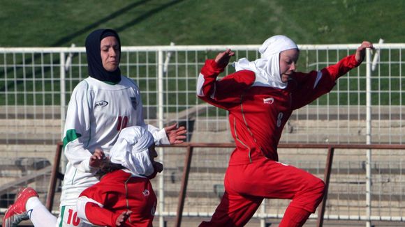 Cette championne de foot iranienne est interdite de compétition par son mari