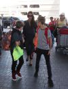  David Beckham, sa femme Victoria et leurs enfants Brooklyn, Romeo, Cruz et Harper prennent un vol à l'aéroport de Los Angeles, le 31 août 2015.  
