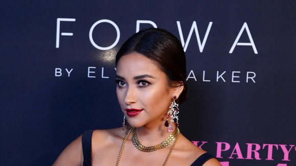 Pretty Little Liars saison 6 : Shay Mitchell (Emily) a rencontré l'amour de sa vie (photos)