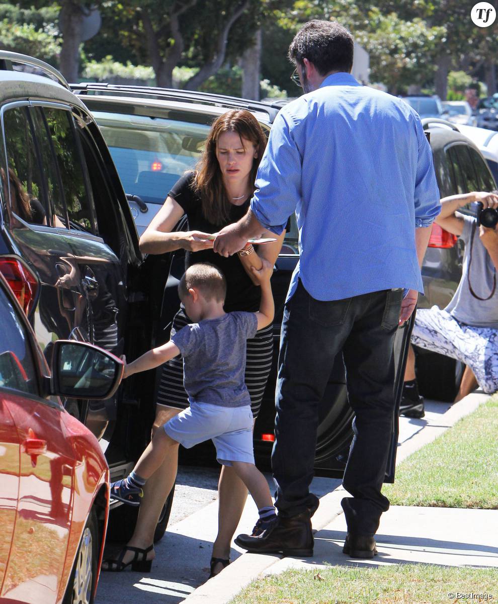  :   Ben Affleck et Jennifer Garner sont allés à l&#039;église avec leurs enfants Violet, Seraphina et Samuel à Pacific Palisades, le 13 septembre 2015  