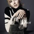  L'actrice Jennifer Lawrence pose pour une nouvelle campagne Dior à New York le 17 septembre 2015.  