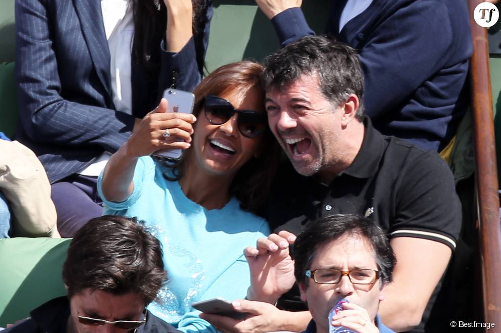  Karine Le Marchand et Stéphane Plaza - People dans les tribunes des Internationaux de France de tennis de Roland Garros à Paris. Le 1er juin 2015.  