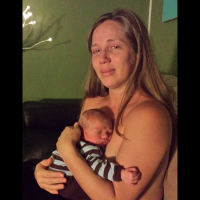 Pourquoi cette photo "honnête" de cette nouvelle maman et de son bébé fait le buzz