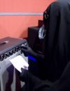 Gisele Marie Rocha s'est convertie à l'islam en 2009, depuis elle porte le niqab malgré sa profession de guitariste de heavy metal.