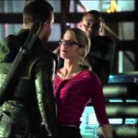 Arrow Saison 4 : beaucoup de bonheur pour Oliver et Felicity (Emily Bett Rickards et Stephen Amell)