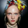 Le foulard multicolore vu chez Dolce &amp; Gabbana